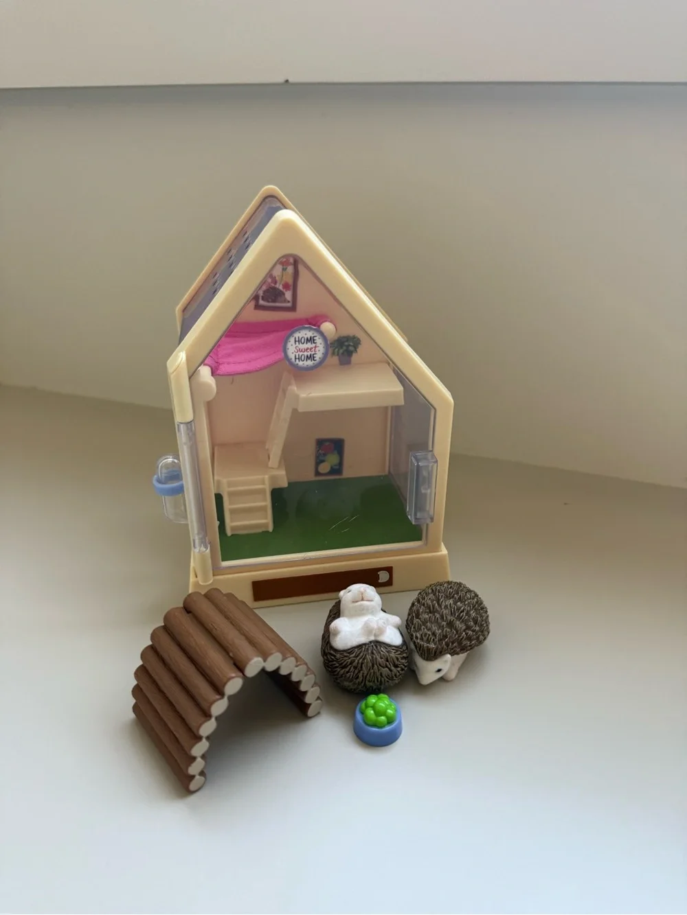 American Girl Beige Playhouse with Brown Tunnel and Blue Dish